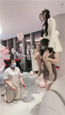 图片[14]-时安】劲爆群调-男女奴跪拜/踩狗爪/鞭打舔脏鞋/一桶圣水