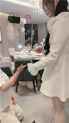 图片[15]-时安】劲爆群调-男女奴跪拜/踩狗爪/鞭打舔脏鞋/一桶圣水