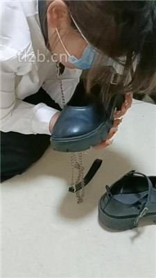 图片[10]-爱可呀】班花作客玩女奴-跪拜/清理鞋底/骑马/舌头足浴