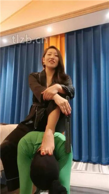 图片[8]-冷御女王】物化人体家具-骑脖化妆