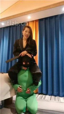 图片[10]-冷御女王】物化人体家具-骑脖化妆