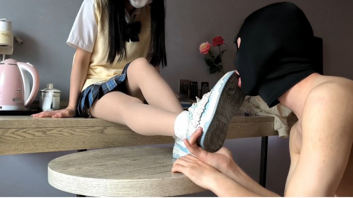 图片[3]-高三萝莉小姐姐初次玩狗