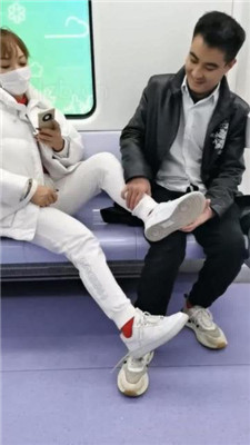 【乐姐】地铁上挑逗贱奴_绳缚吧