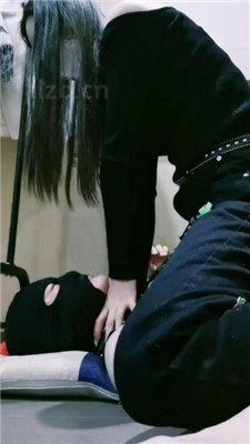 【一禾】掐脖窒息/裸足踩狗捂脸_绳缚吧