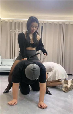 图片[8]-伊诺】情侣奴-奴下奴-强迫舔女奴的臭脚