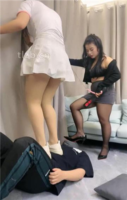 图片[9]-伊诺】情侣奴-奴下奴-强迫舔女奴的臭脚