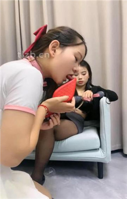 图片[11]-伊诺】情侣奴-奴下奴-强迫舔女奴的臭脚