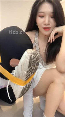 图片[9]-小麦】小白鞋白袜-脚踩喂香蕉/木乃伊人肉脚垫