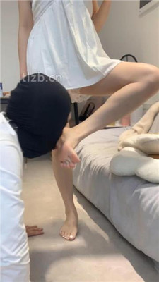 图片[12]-小麦】小白鞋白袜-脚踩喂香蕉/木乃伊人肉脚垫