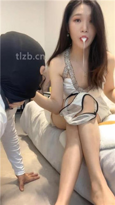 图片[14]-小麦】小白鞋白袜-脚踩喂香蕉/木乃伊人肉脚垫