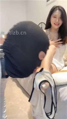 图片[15]-小麦】小白鞋白袜-脚踩喂香蕉/木乃伊人肉脚垫