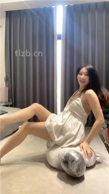 图片[19]-小麦】小白鞋白袜-脚踩喂香蕉/木乃伊人肉脚垫
