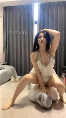 图片[20]-小麦】小白鞋白袜-脚踩喂香蕉/木乃伊人肉脚垫
