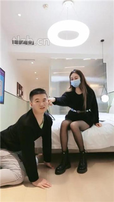 图片[3]_重庆男神】开发路人S-抽耳光/骑马鞭打/短靴踩踏/黑丝脚喂酸奶_HD绳艺资源网