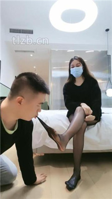 图片[18]_重庆男神】开发路人S-抽耳光/骑马鞭打/短靴踩踏/黑丝脚喂酸奶_HD绳艺资源网
