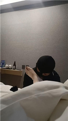 图片[8]_鑫鑫夫妻闻舔黑棉袜超臭裸足