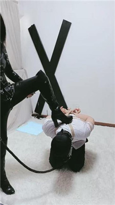 【冰女王】皮衣女王-五花大绑囚禁狗笼/袜子塞嘴_绳缚吧