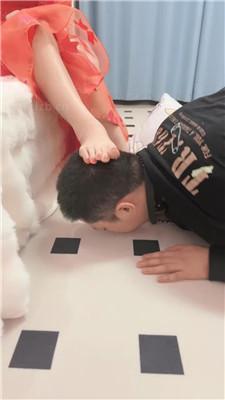 图片[14]_猫咪大大狗链拴住遛狗/骑马鞭打/清理脏鞋底/舔地板/圣水内裤