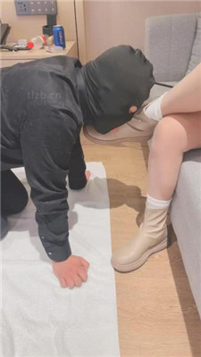 【赵奈奈】品尝裸足/踩脖窒息/吃白袜/清理白靴底_绳缚吧