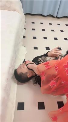 图片[17]_猫咪大大狗链拴住遛狗/骑马鞭打/清理脏鞋底/舔地板/圣水内裤