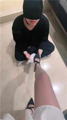 【琪琪大人】偷闻原味内裤被后妈发现_绳缚吧