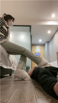 图片[7]_乔妹】跪舔毛毛脏鞋/跳踩脚垫