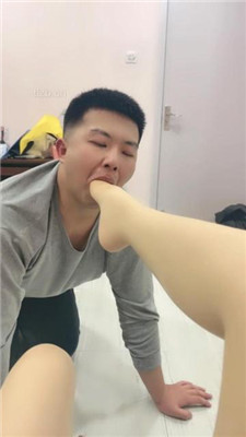 图片[18]_cc.s】脏长靴蹂躏狗脸/套头暴打/踩踏喂食/肉丝脚插嘴