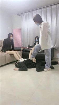 图片[10]_文文文文】素人3S-运动鞋原味棉袜气味辱/踩踏虐打四视角版】