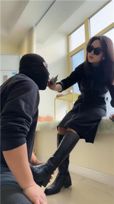 图片[9]_辣姐】贱奴养成计划-迷恋靴子黑丝美腿