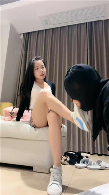【冷御大大】夜跑后超臭运动鞋白袜气味辱_绳缚吧