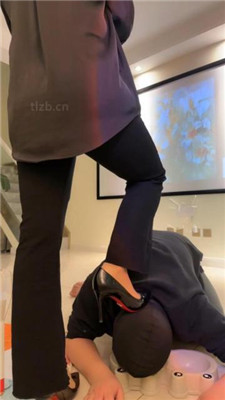 图片[13]_辣姐】白领S高跟踩虐老板狗/狗盆喂狗粮/舔脚趾
