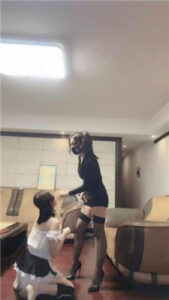 【妆主大大】必看-带真实素人玩母狗初体验_绳缚吧
