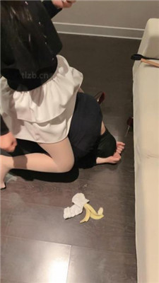 图片[18]_赵奈奈品尝主人红高跟肉丝jio/骑马/踩踏喂食