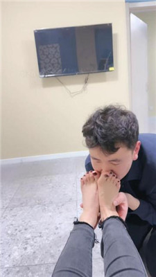 图片[15]_鱼糯糯双S-轮流抽耳光/虐打踢踹/揪耳朵/吸棉袜臭脚