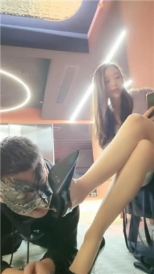图片[2]_咩祖超高跟肉丝玩虐/骑马/喂口水/插嘴脚捂脸