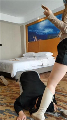 图片[17]_小雅老师双主VS双奴-骑马比赛/坐垫俯卧撑/踩踏双视角版