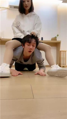 【海绵大大】骑马转胯/高帮帆布鞋踩踏/清理脏鞋/揪耳朵_绳缚吧