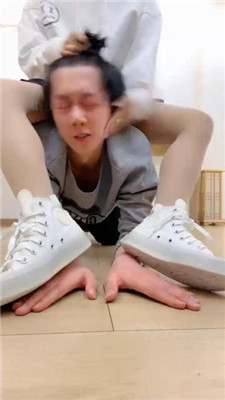 图片[3]_海绵大大】骑马转胯/高帮帆布鞋踩踏/清理脏鞋/揪耳朵
