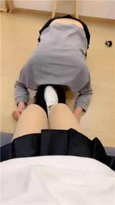 图片[15]_海绵大大】骑马转胯/高帮帆布鞋踩踏/清理脏鞋/揪耳朵