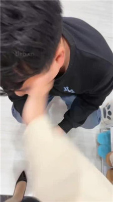【大一诗诗】跪舔肉丝高跟/踩踏/脚插嘴_绳缚吧