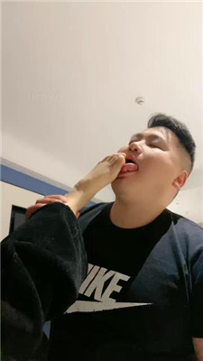 【冷御大大】近距离裸足恋足狂舔_绳缚吧
