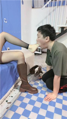 图片[9]_Lel】脚插嘴/裸足踩狗脸/脚踩喂食