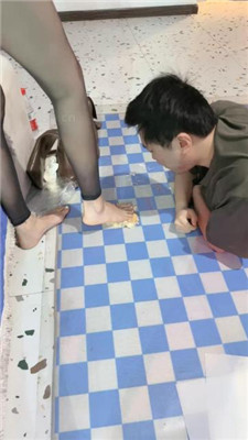图片[18]_Lel】脚插嘴/裸足踩狗脸/脚踩喂食
