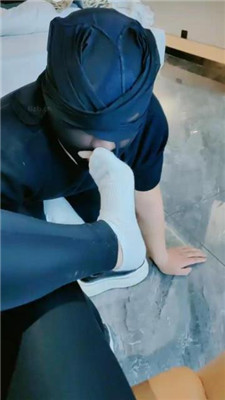 【魔仙s法库】运动后闻超臭白袜_绳缚吧
