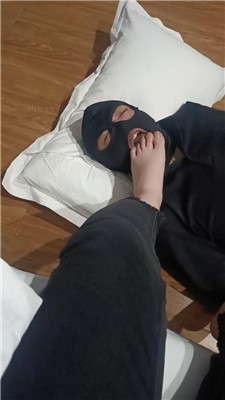 图片[3]_鑫鑫夫妻闻舔黑棉袜超臭裸足