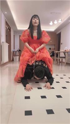 图片[4]_猫咪大大狗链拴住遛狗/骑马鞭打/清理脏鞋底/舔地板/圣水内裤