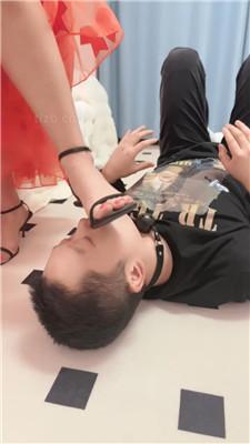 图片[7]_猫咪大大狗链拴住遛狗/骑马鞭打/清理脏鞋底/舔地板/圣水内裤