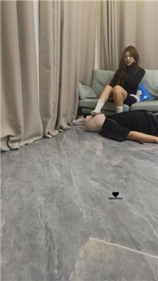 素人挖掘机开发白富美女神-运动鞋白袜踩踏/气味辱 bf42937 网友原创 第4张