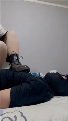 【琼菲】短靴肉丝脚踩狗JS240801-4_绳缚吧
